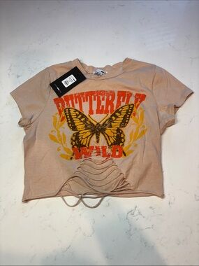 Butterfly Wild Graphic Crop Tee in Peach
